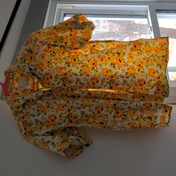 Hawaiian like, button up - Picture 1 of 3